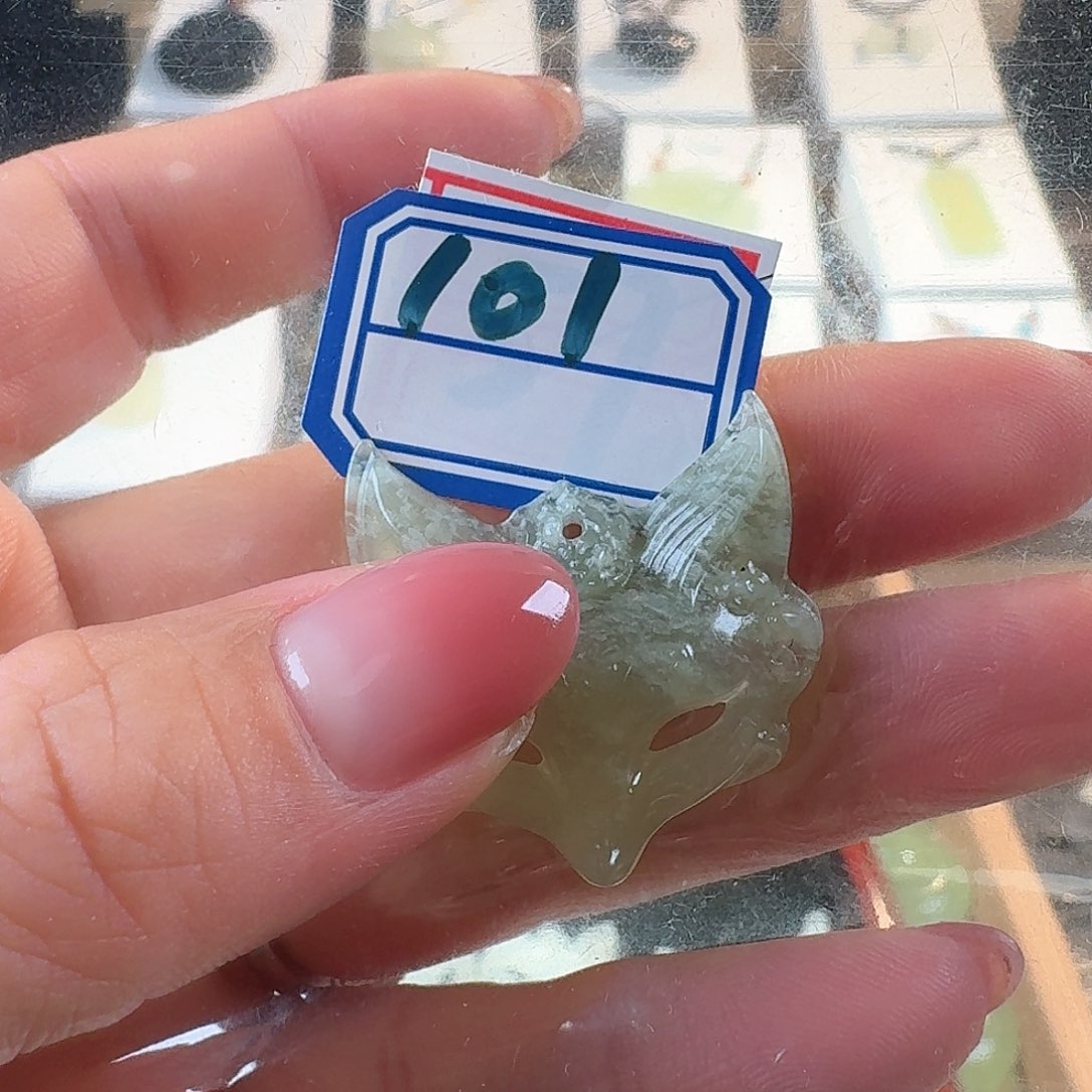 蛇纹石玉颈饰合金精美礼品