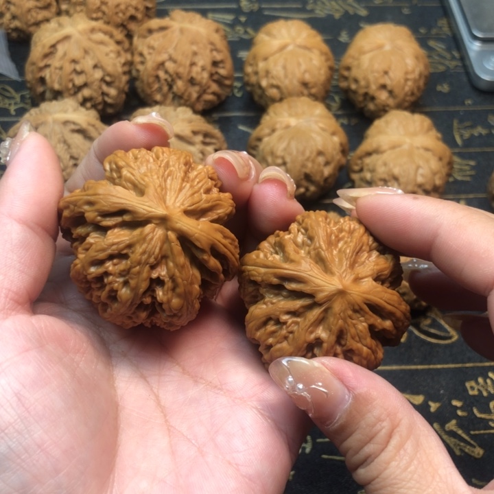 桃核把件铁***。粗筋。