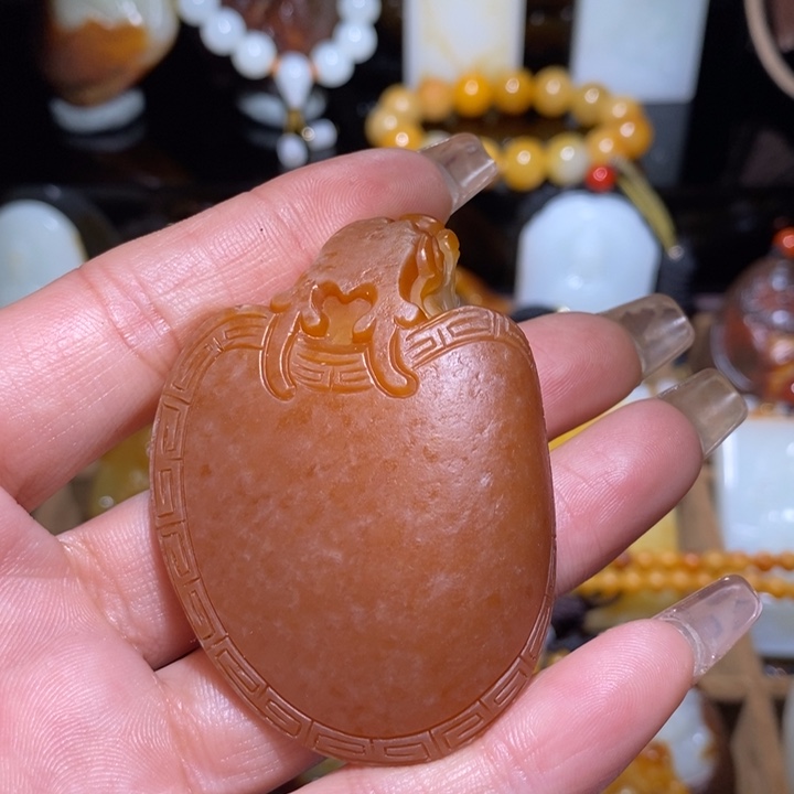 和田玉颈饰未镶嵌山*