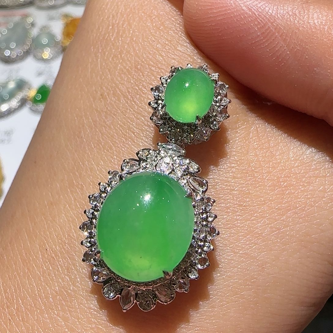 【闪购商品】颈饰18K金镶嵌翡翠天然