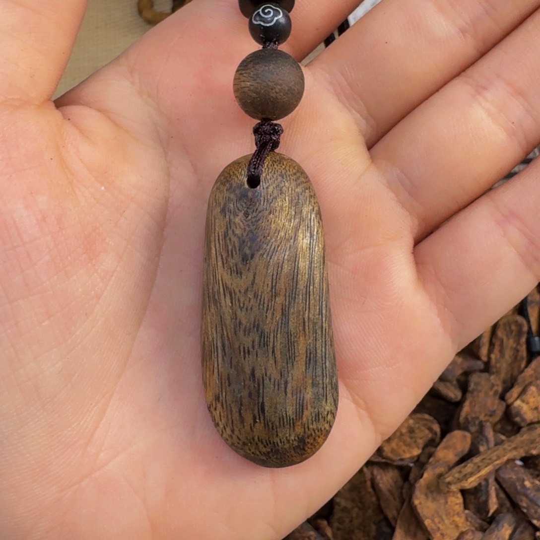 沉香吊坠流油王吊坠