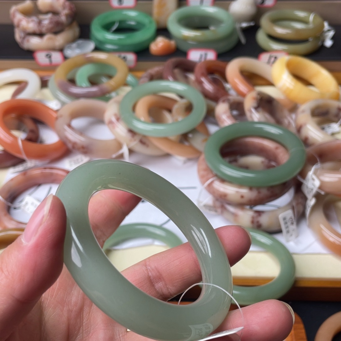 火***鸟石英质玉未镶嵌手镯