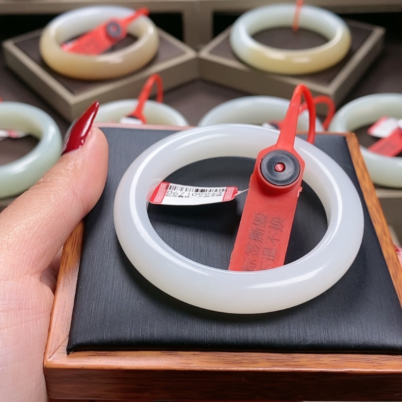 【闪购商品】和田玉手镯未镶嵌口***N