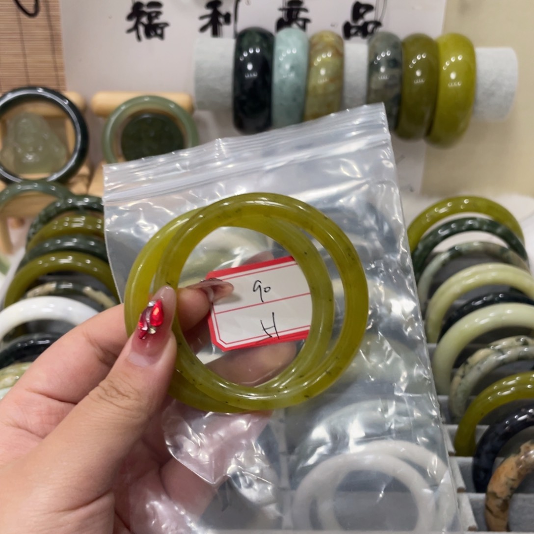 蛇纹石玉手镯未镶嵌