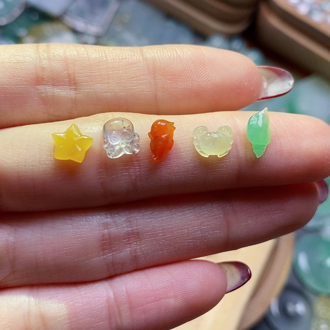 翡翠颈饰未镶嵌翡翠