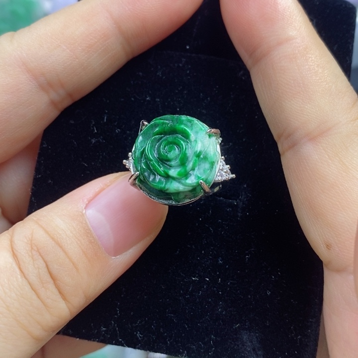 翡翠吊坠(赠链)未镶嵌