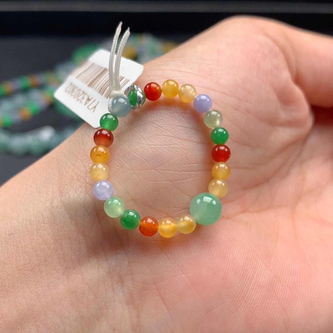 未镶嵌翡翠手链卡