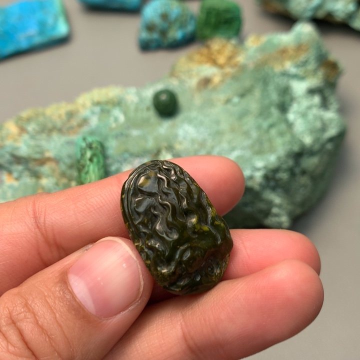 绿松石未镶嵌颈饰