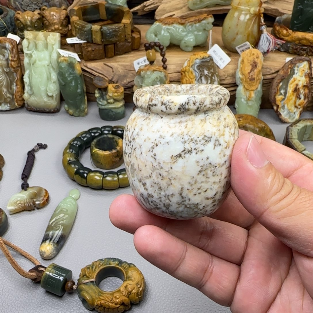 岫岩河磨玉（透闪石质玉）未镶嵌珠宝奇石