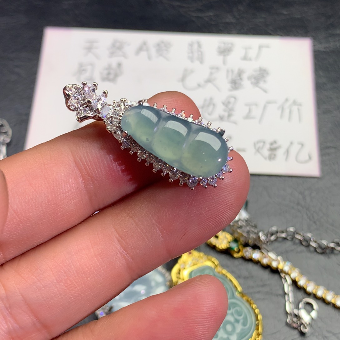 翡翠颈饰未镶嵌福豆