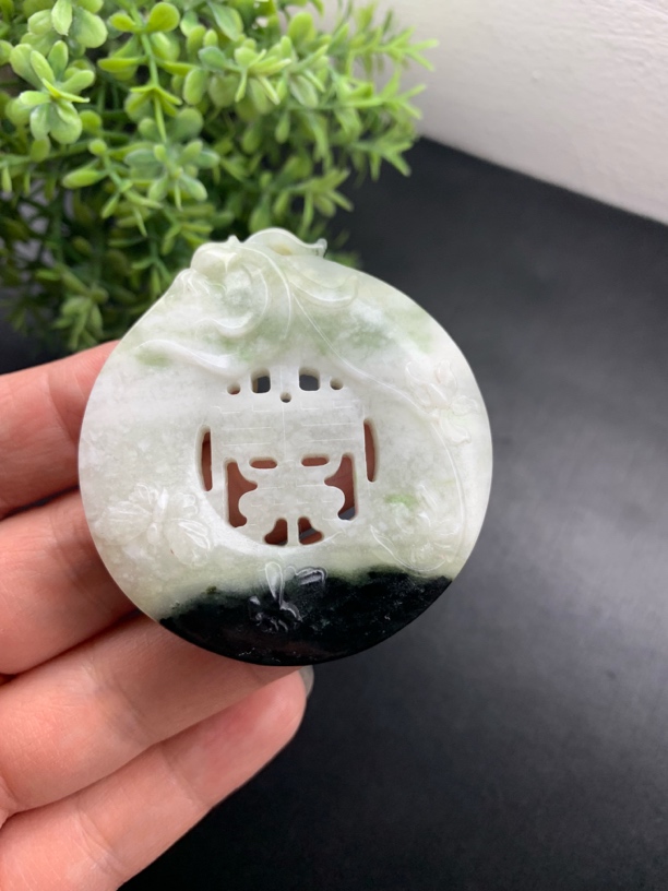 天然玉石南阳特色独山玉黑白俏色镂空玉石挂件A689尺寸：52×49×7mm