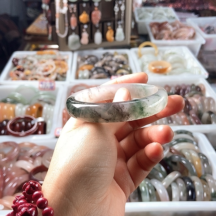 一***！石英质玉未镶嵌手镯