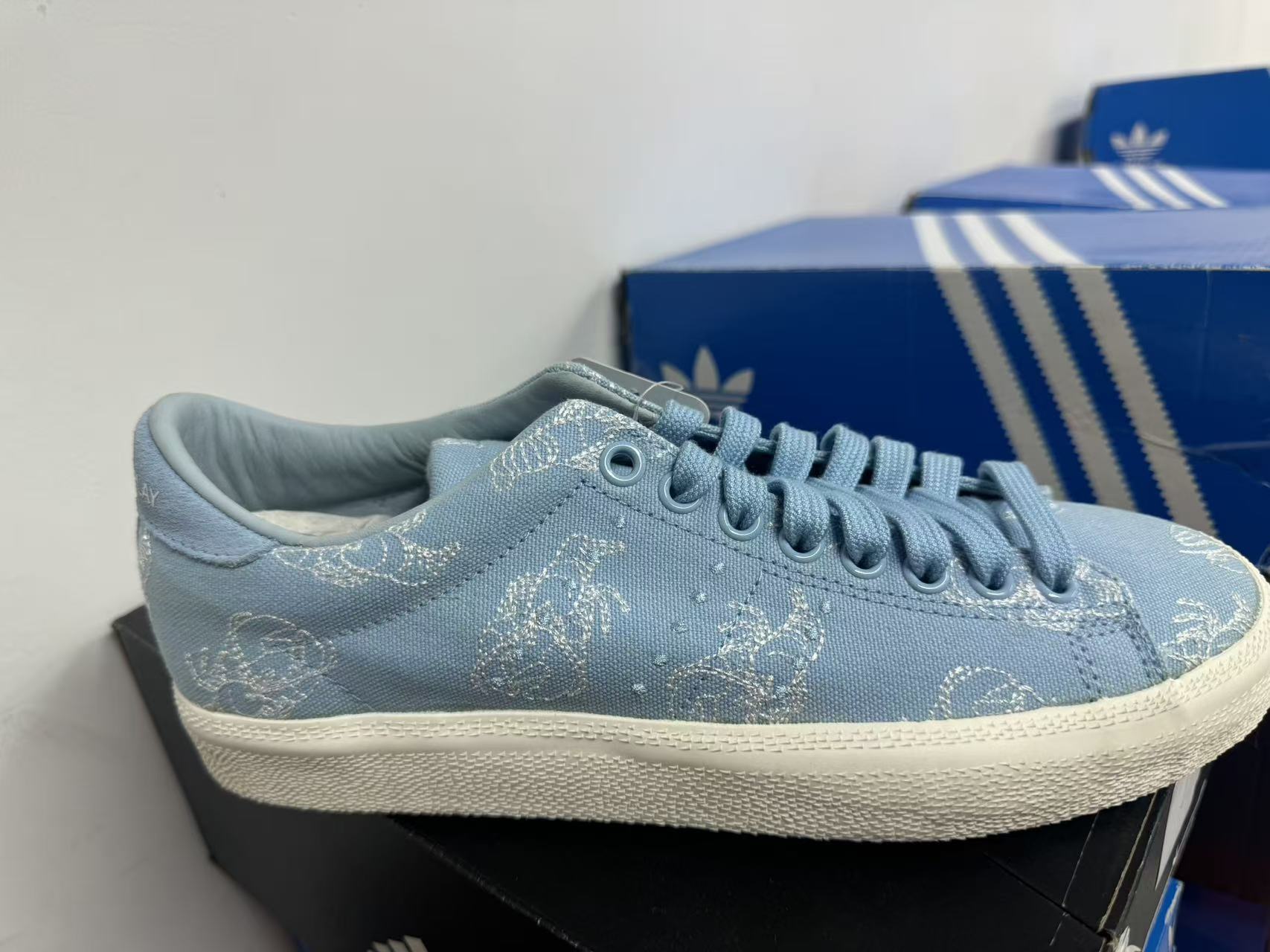 【微瑕慎拍】Adidas运动休闲板鞋D65376-39(鞋面发黄)