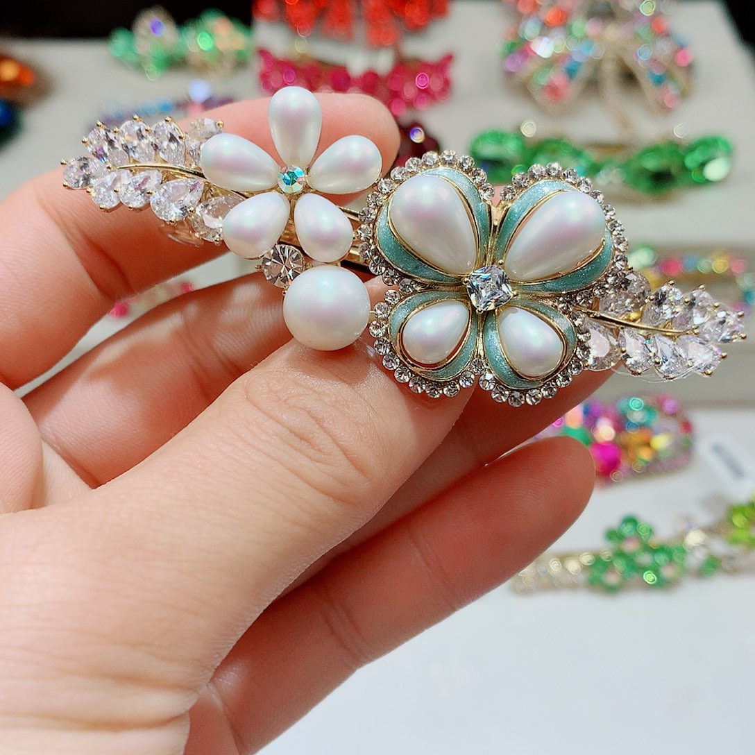 皮质铁合金发饰等