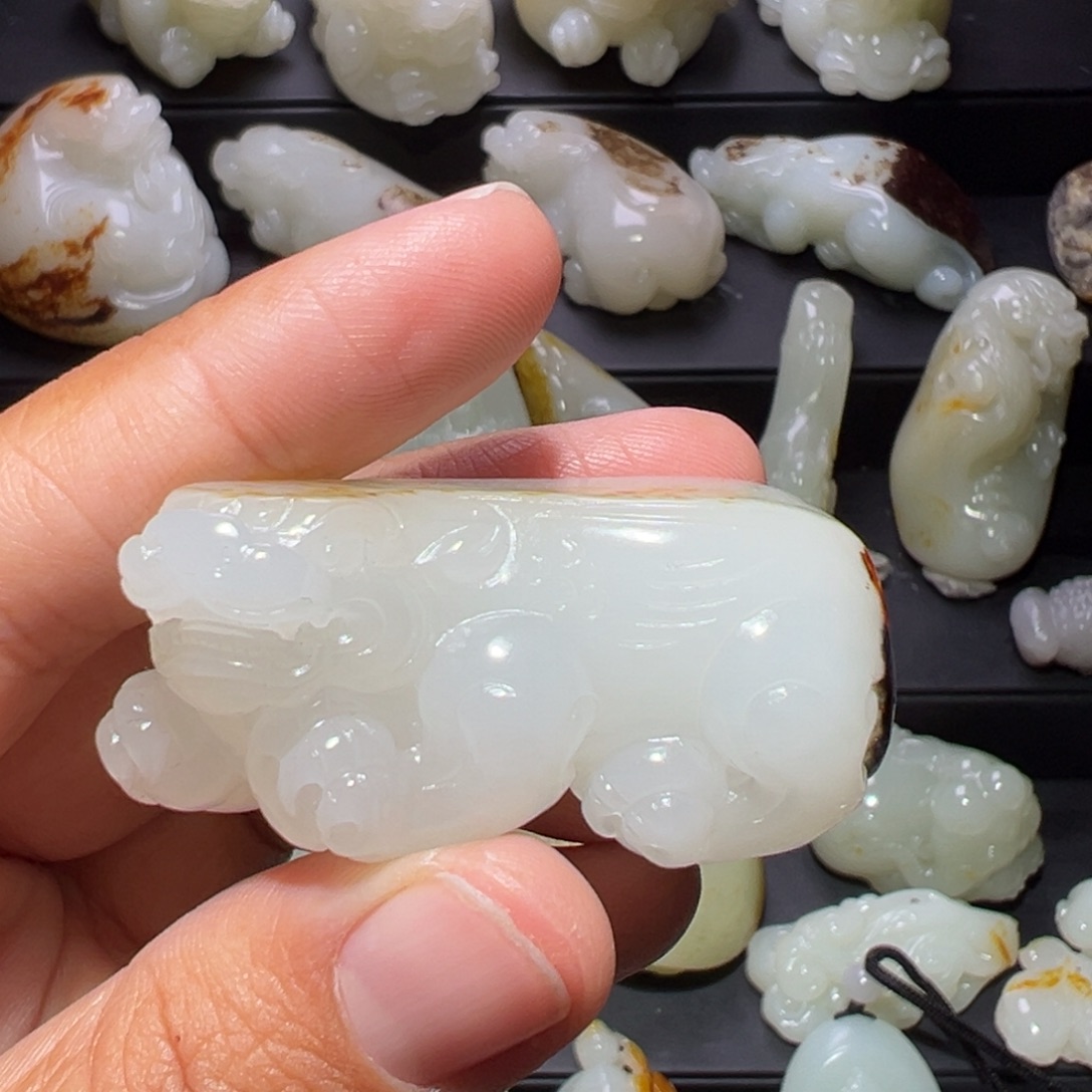 刘***7和田玉未镶嵌颈饰