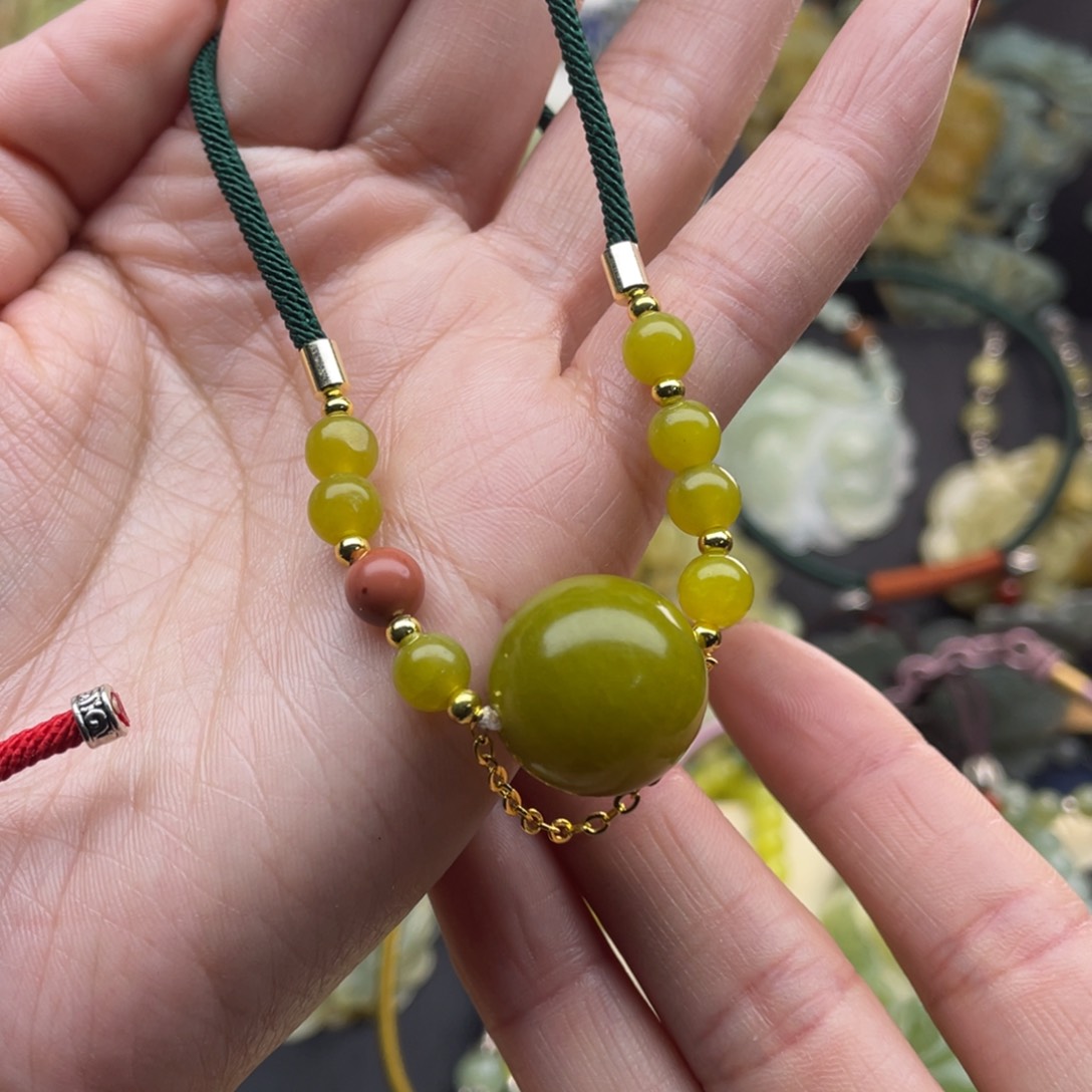 蛇纹石玉颈饰未镶嵌