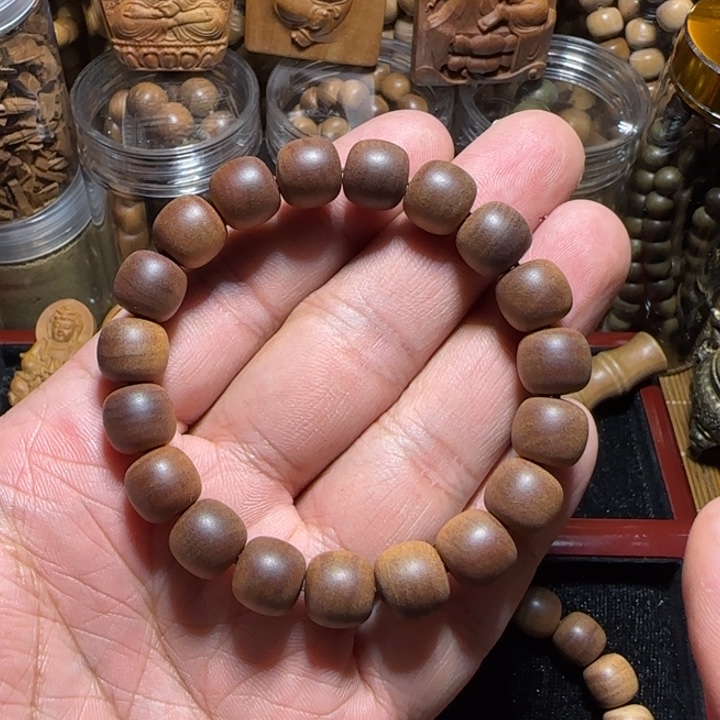 檀香木老山檀香风化料10×11八分沉