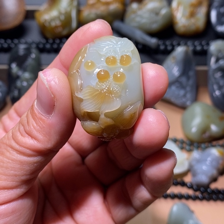 独***下和田玉未镶嵌吊坠(不含链)