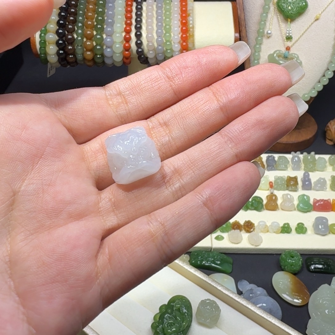 和田玉未镶嵌珠宝半成品打孔1.6