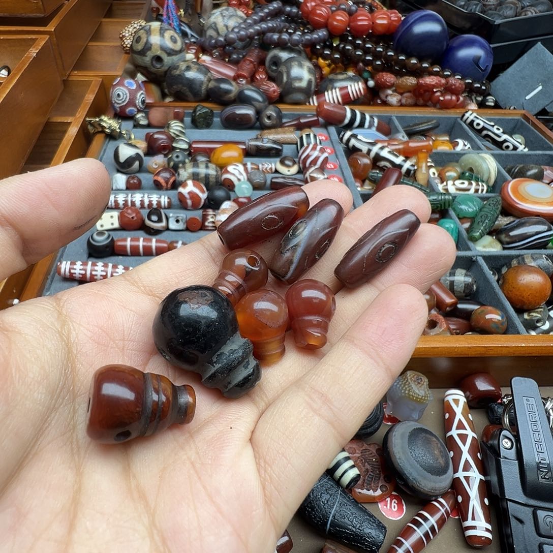 用***8玛瑙/玉髓未镶嵌珠宝半成品