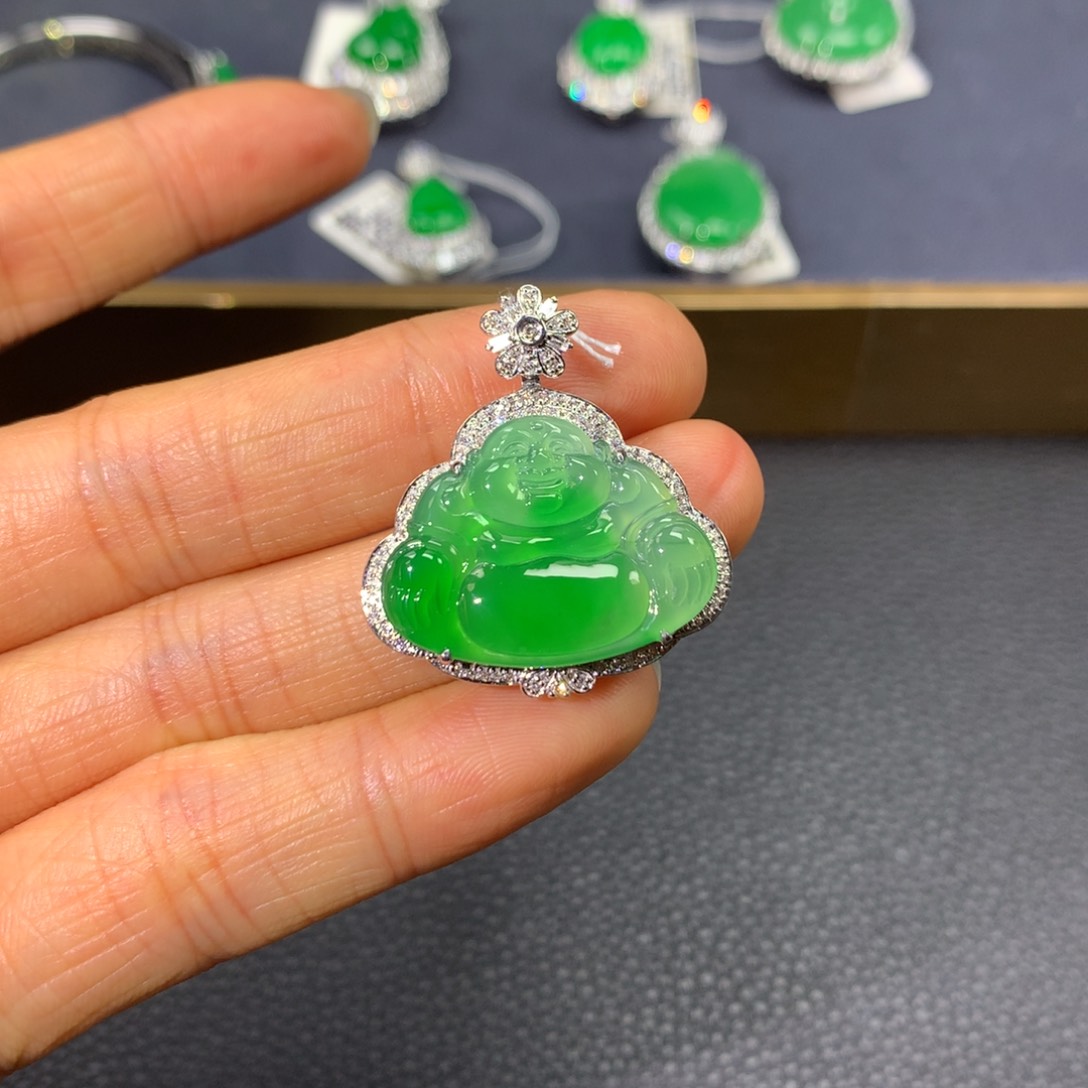 翡翠颈饰18K金镶嵌翡翠