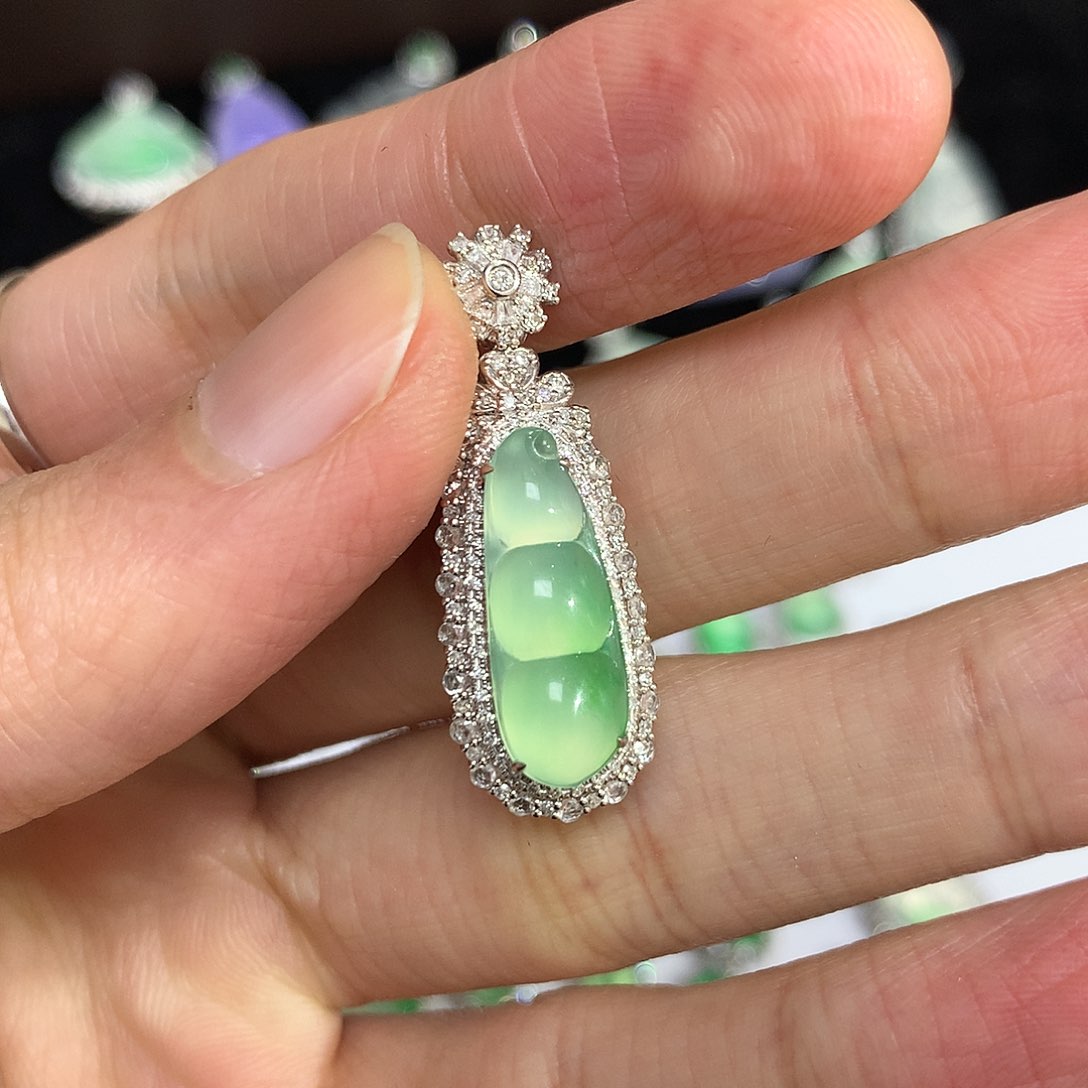 翡翠吊坠(不含链)18K金镶嵌