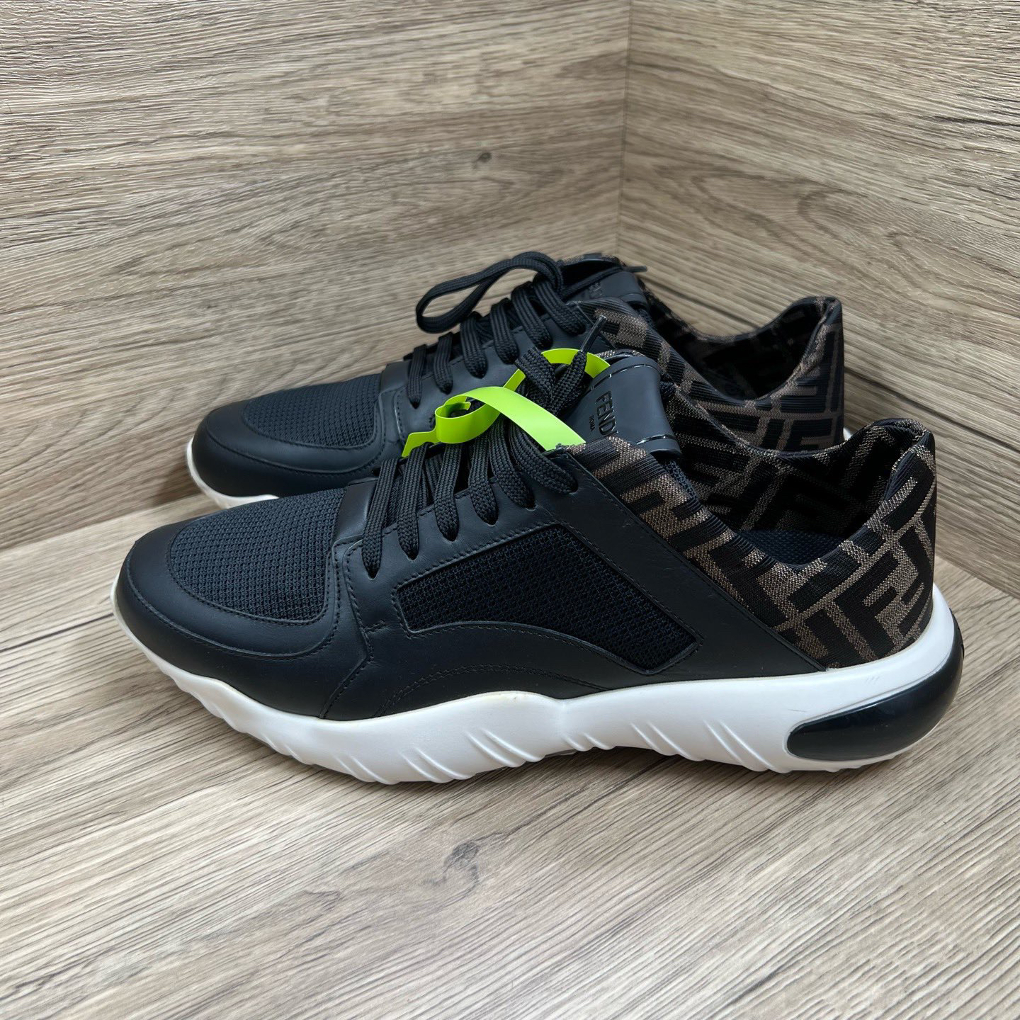 未使用 FENDI/芬迪 黑色棕尾运动鞋 41.5码/原盒防尘袋