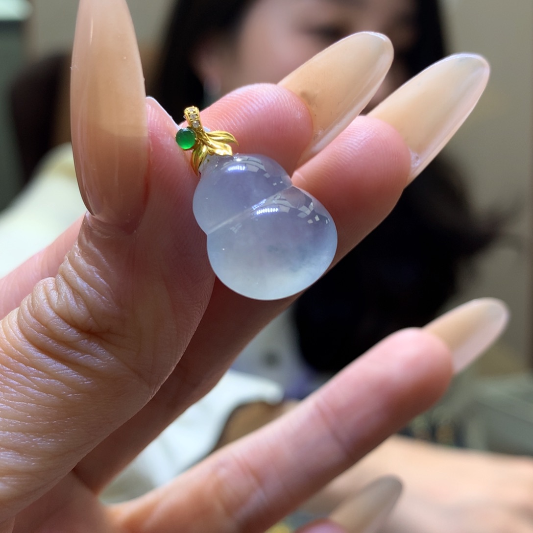 颈饰18K金镶嵌翡翠