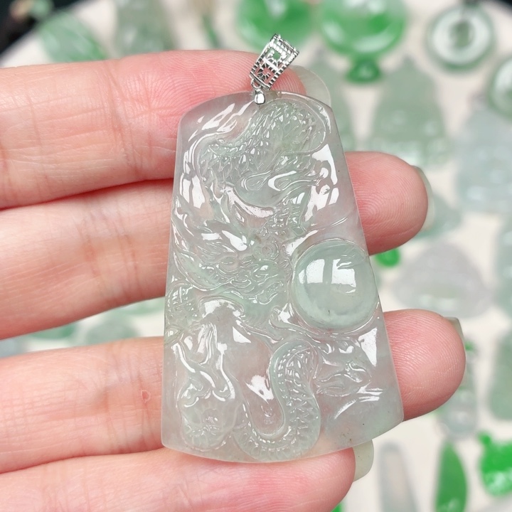 颈饰18K金镶嵌翡翠缅甸天然A货翡翠