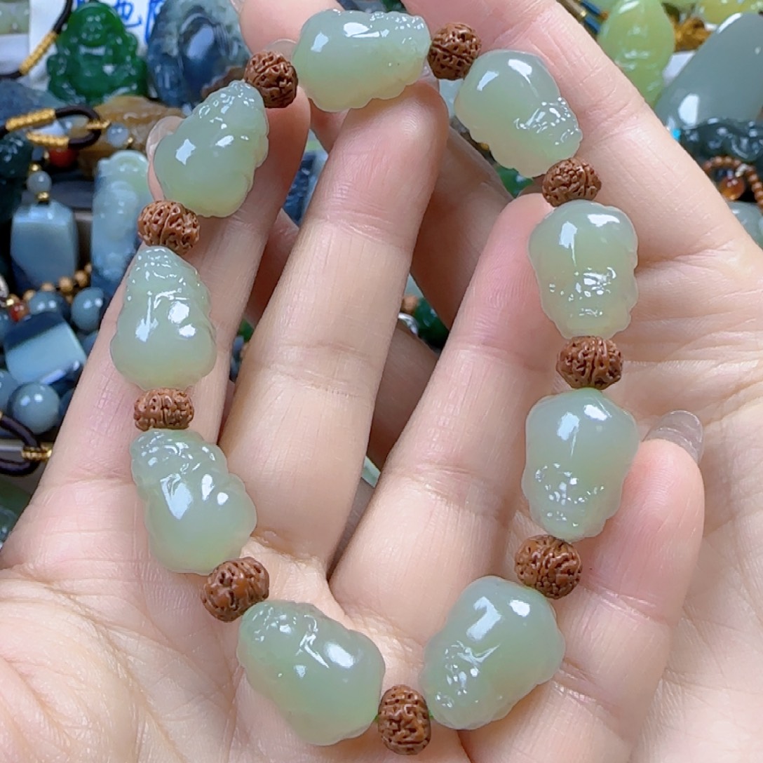 和田玉未镶嵌颈饰