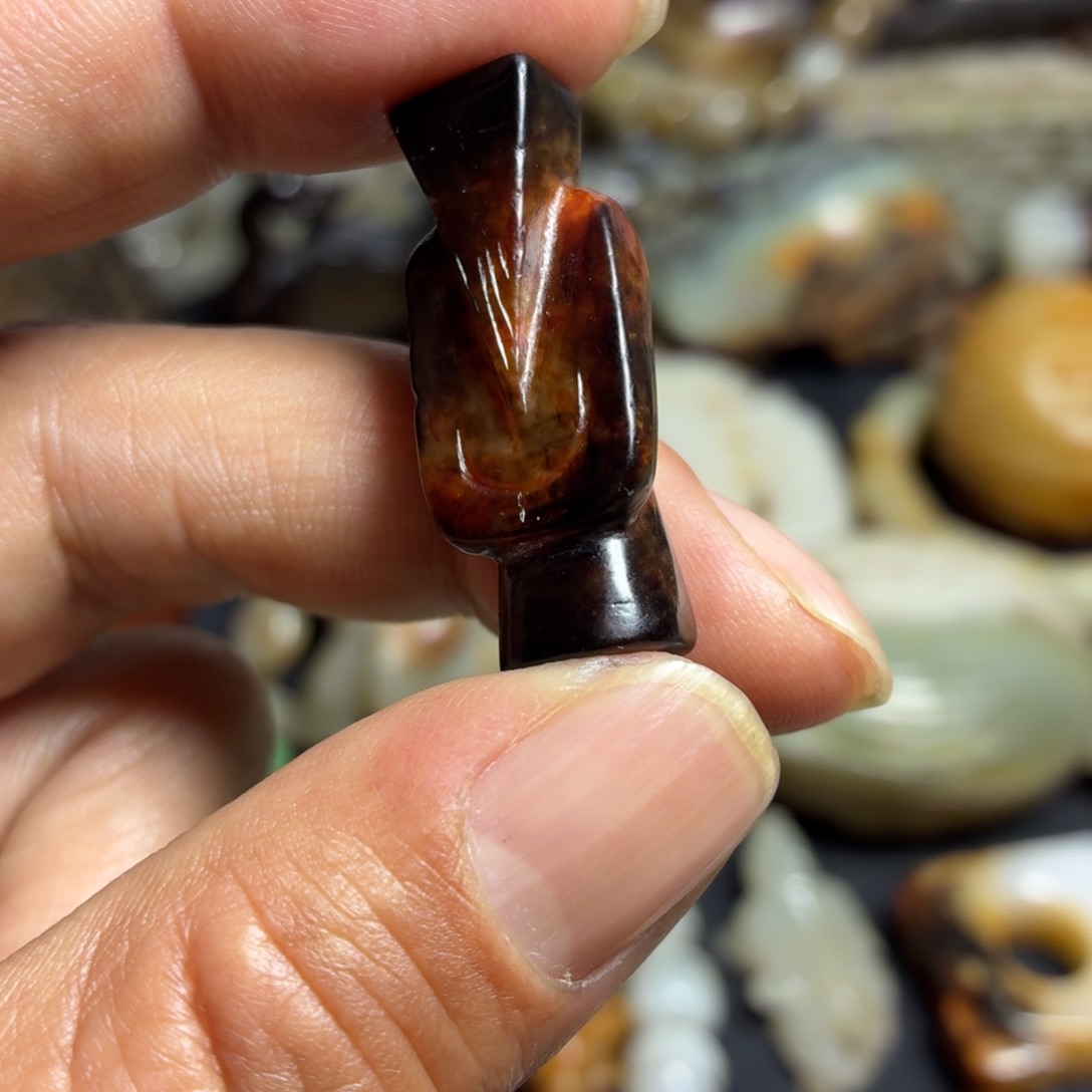 不***此和田玉未镶嵌挂件