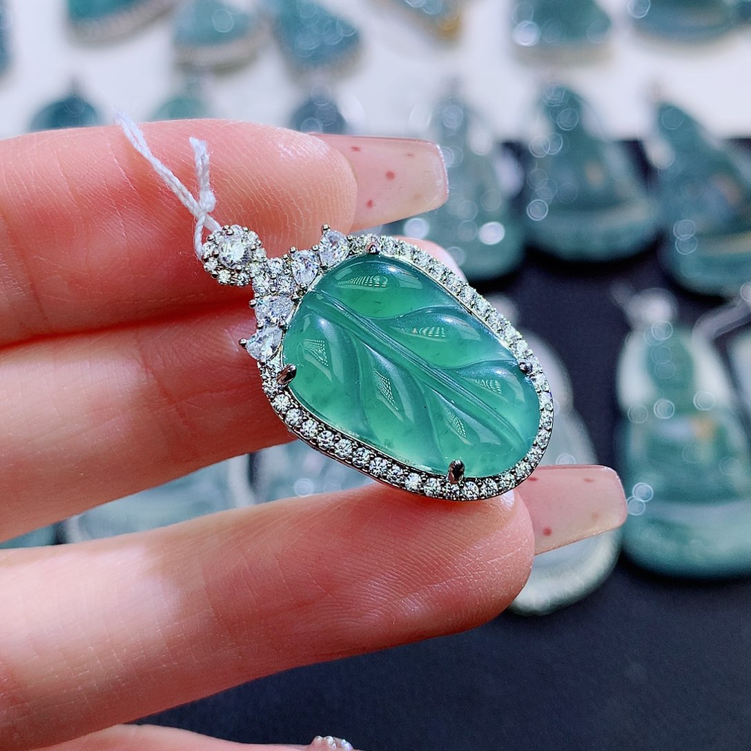 翡翠颈饰未镶嵌翡翠