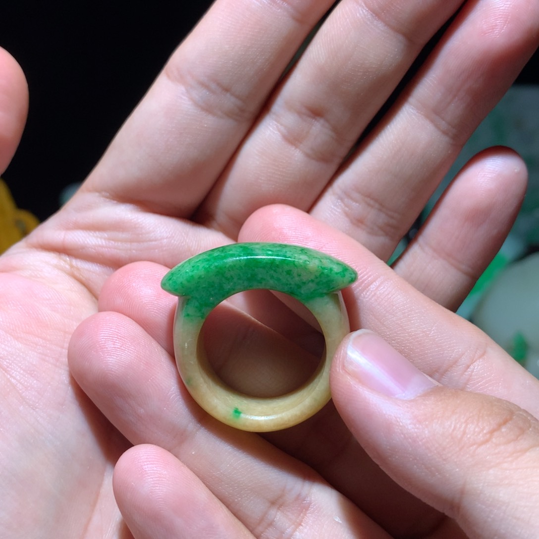 翡翠挂件未镶嵌?*战