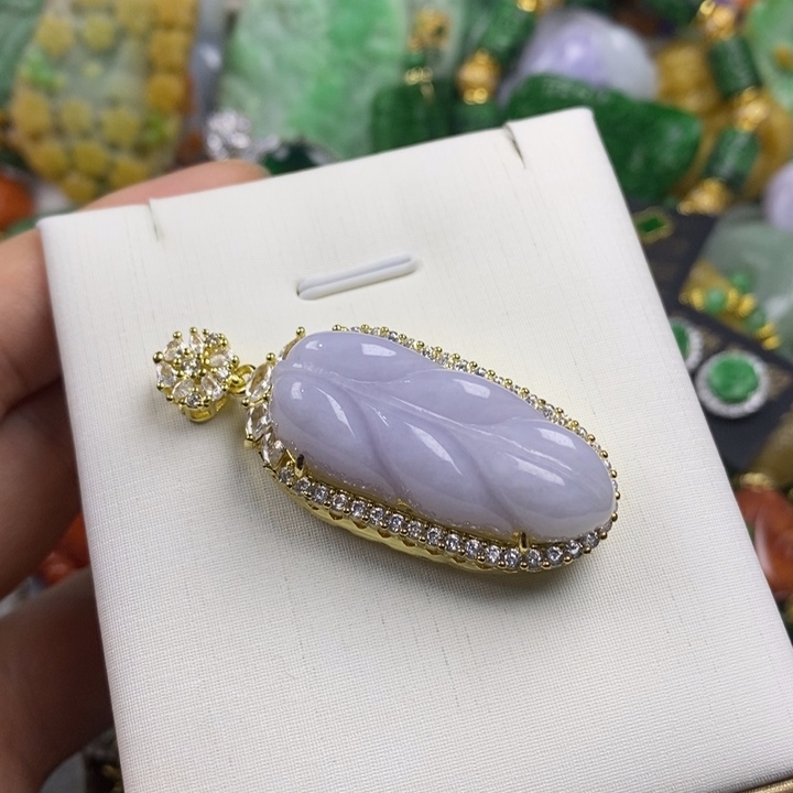 翡翠未镶嵌吊坠(赠链)