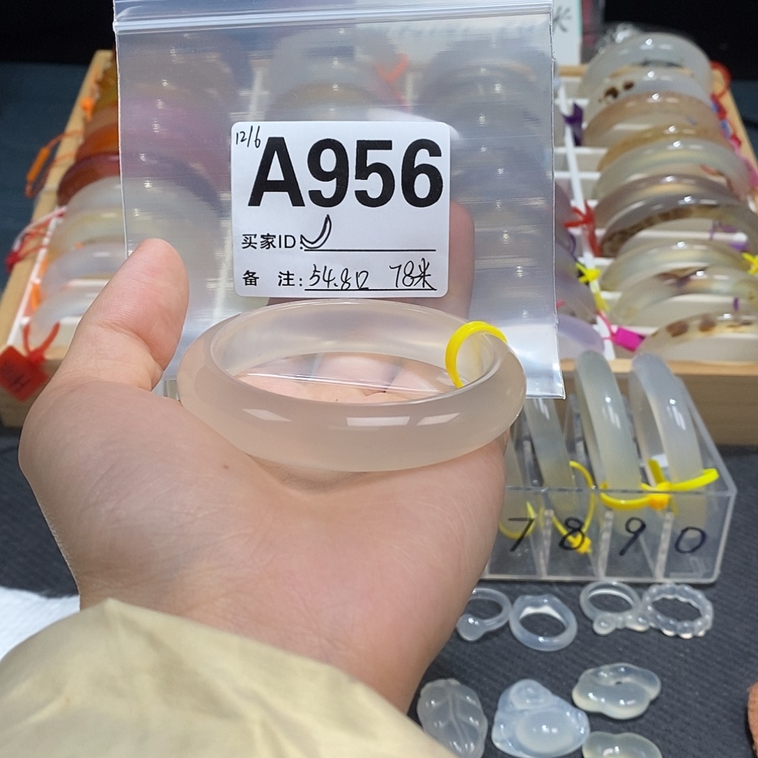 ****.玛瑙/玉髓未镶嵌手镯956