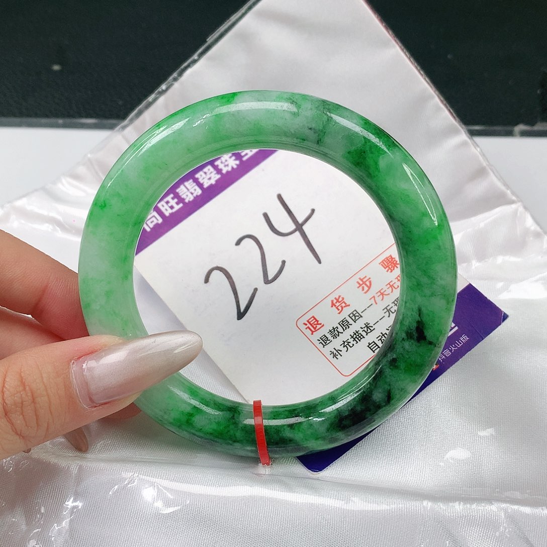 翡翠手镯（圆镯）未镶嵌翡翠12