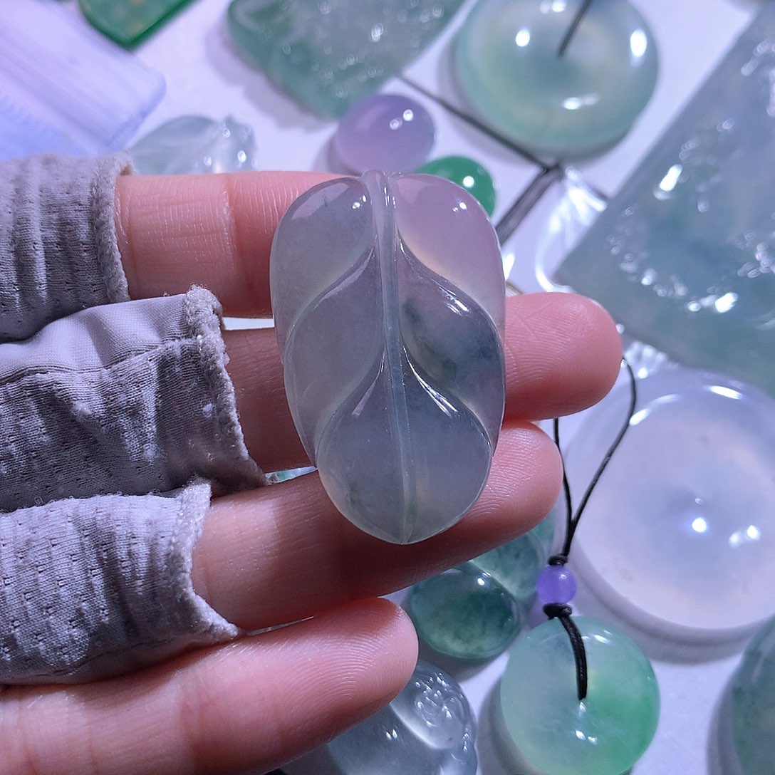 颈饰未镶嵌翡翠叶子