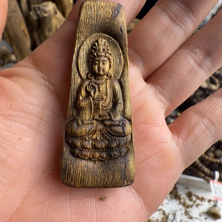 R***e沉香沉香碎屑奇楠沉香雕刻观音4克重一个