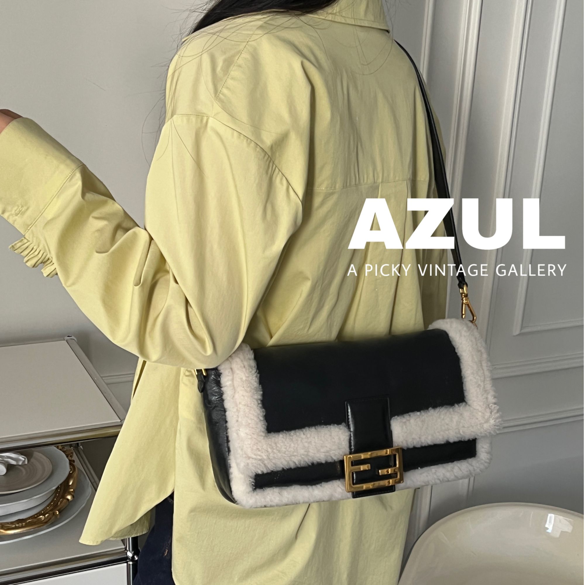 95新 FENDI/芬迪 Azul - 黑金油蜡皮羊羔毛法棍时尚斜挎包 38639 