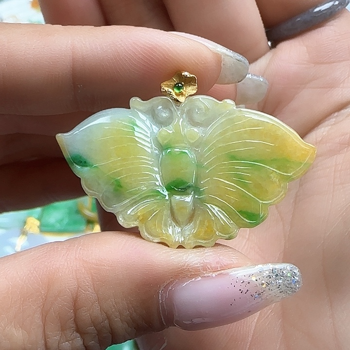 翡翠颈饰未镶嵌黄加绿特色蝴蝶