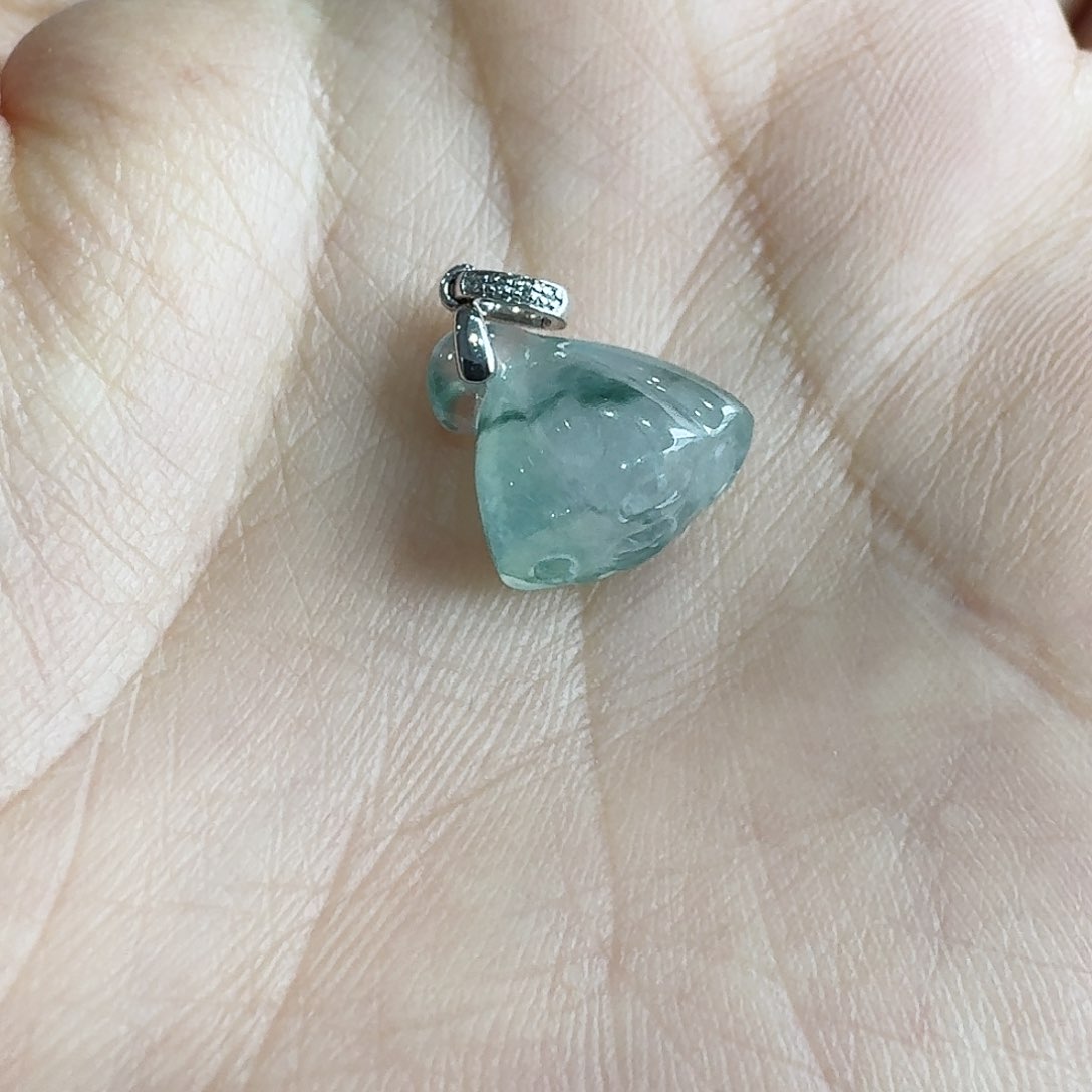 翡翠颈饰18K金镶嵌莲蓬