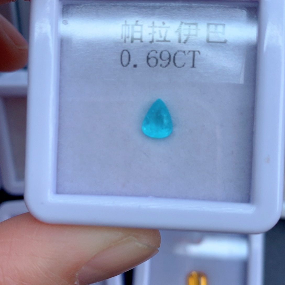未镶嵌0.69克拉裸石帕拉依巴碧玺