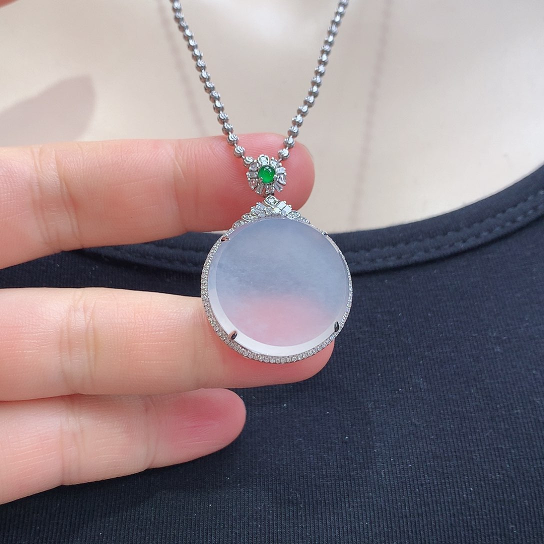 翡翠18K金镶嵌颈饰圆牌