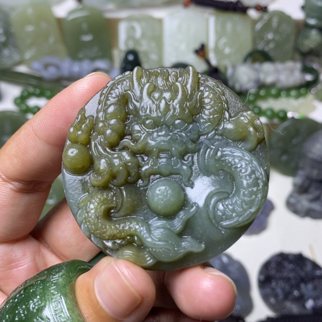 和田玉未镶嵌颈饰包容