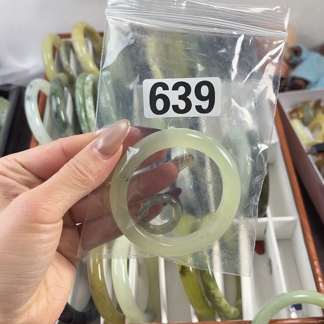 蛇纹石玉手镯未镶嵌A****?