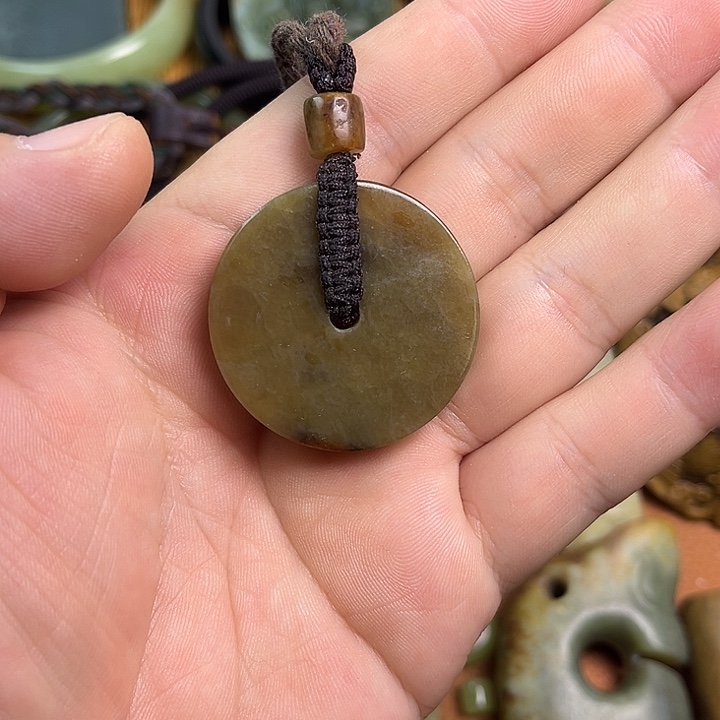 岫岩河磨玉（透闪石质玉）未镶嵌颈饰