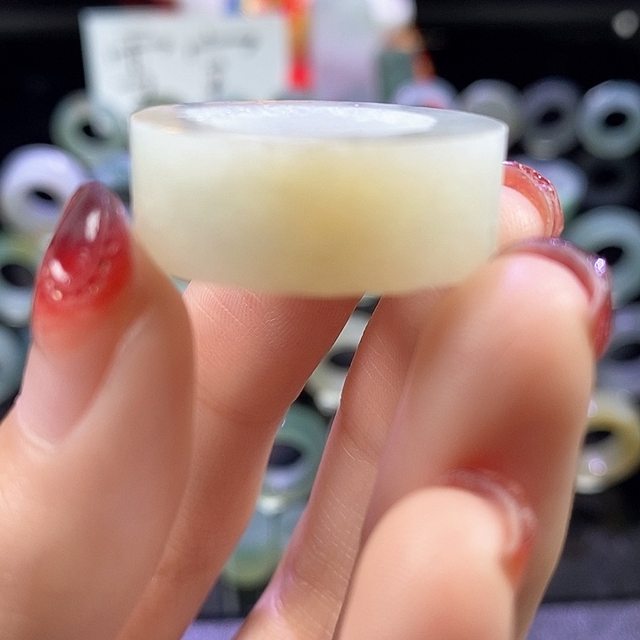 定制翡翠未镶嵌戒指