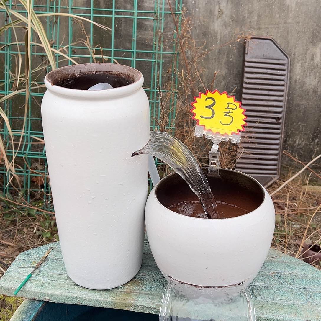 紫砂花盆无袖背心搭配牛仔短裙