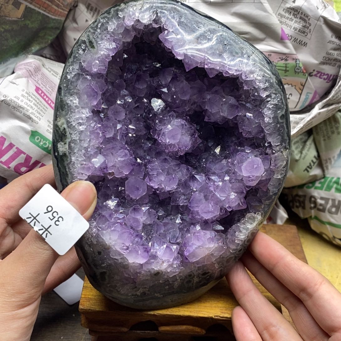 紫晶乌拉圭未镶嵌