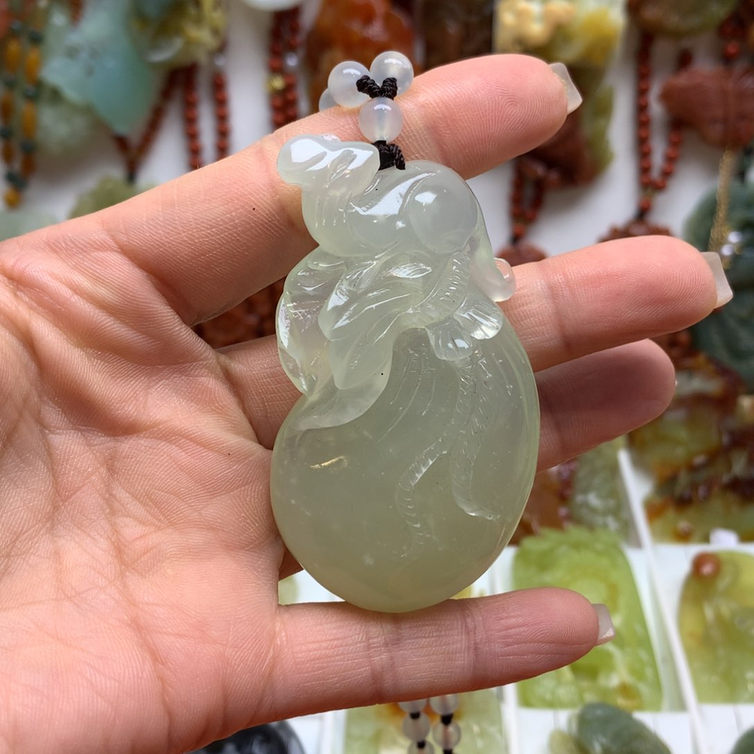 蛇纹石玉颈饰未镶嵌